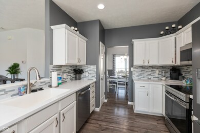 5607 Regency Dr, Columbus, IN 47203 - photo 7