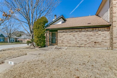 301 Mountain View Ct, Bedford, TX 76021 - photo 3