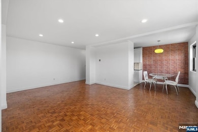 Dining area between living room and kitchen