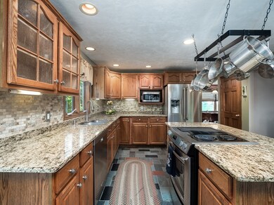 60 Kristin Ct, Northbridge, MA 01534 - photo 3