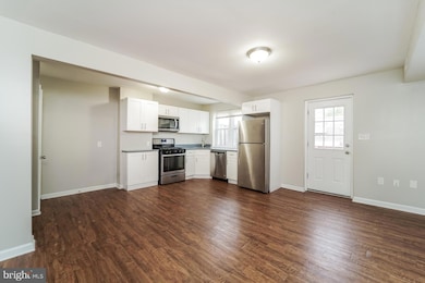 8541 Chestnut Oak Rd, Parkville, MD 21234 - photo 3