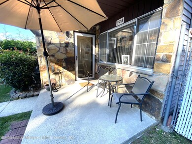 32 Croft Ct unit A, Staten Island, NY 10306 - photo 5
