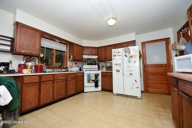 472 Grooms Rd, Clifton Park, NY 12065 - photo 5