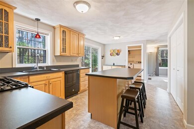 8 Wilshire Ln, Pelham, NH 03076 - photo 3