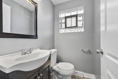 First floor 1/2 bath