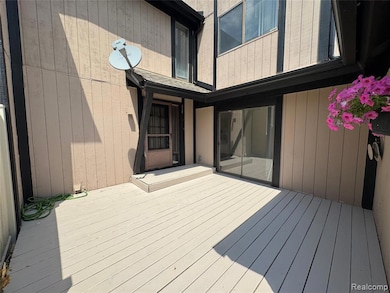 5216 Brett Ct unit 53, West Bloomfield, MI 48322 - photo 2