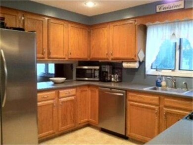 14 Peck St, Swansea, MA 02777 - photo 6