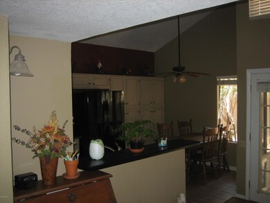 EAT-IN KITCHEN