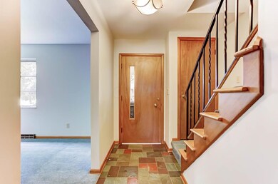 5631 Satinwood Dr, Columbus, OH 43229 - photo 3