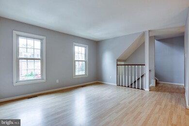2935 Waterford Ct, Vienna, VA 22181 - photo 2