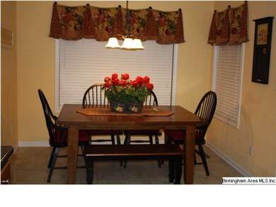 Great eating space in kitchen, plenty of room for a kitchen table