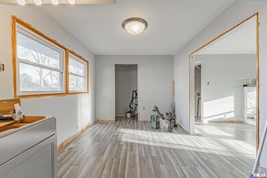 130 Bond St, Lincoln, IL 62656 - photo 6