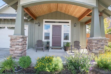 2212 SW Metolius Ct, Redmond, OR 97756 - photo 2