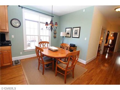 Kitchen - Sunny eat-in area.