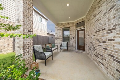 Amazing front patio entrance to enjoy some relaxat