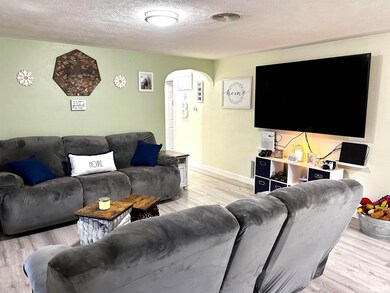 102 Yosemite Ave, Lincoln, IL 62656 - photo 2