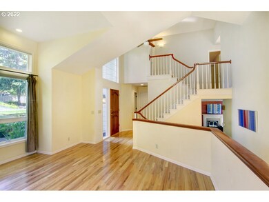 Living Room/Entrance