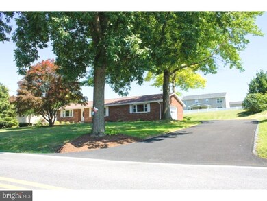 489 Snyder Rd, Reading, PA 19605 - photo 2