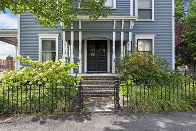 83 Pleasant St unit 6, Marblehead, MA 01945 - photo 2