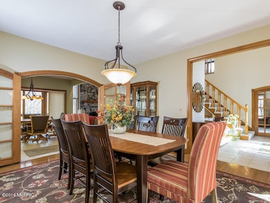 015-Dining_Room-2542728-small4x3