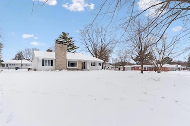 581 Sheridan Rd, Waterloo, IA 50701 - photo 2