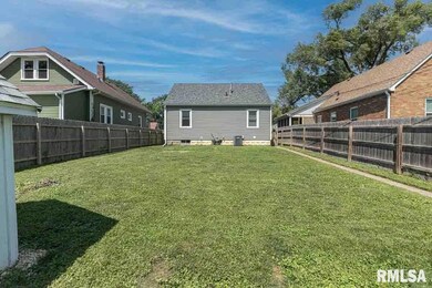 2023 N Fillmore St, Davenport, IA 52804 - photo 3