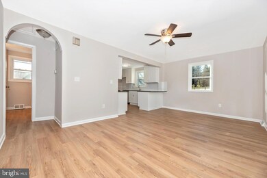 6937 Hollenberry Rd, Sykesville, MD 21784 - photo 5