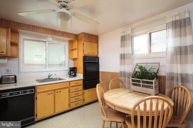 1001 Foxcroft Ln, Essex, MD 21221 - photo 7