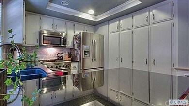 GRANITE COUNTER TOPS & PLENTY OF CABINET SPACE.