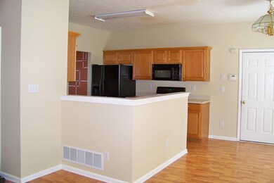 10104 Landwood Dr, Louisville, KY 40291 - photo 4
