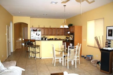 Kitchen & Dining