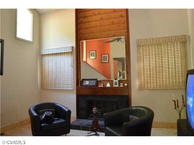 Den/Family/Great Room - Dramatic vaulted ceilings!
