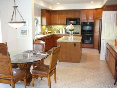 breakfast nook to kitchen