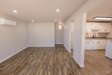 840 S 12th E, Mountain Home, ID 83647 - photo 5