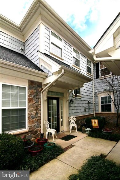 13893 Gullane Dr unit 100, Woodbridge, VA 22191 - photo 4