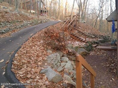 114 N Iroquois Cir, Hazleton, PA 18202 - photo 3