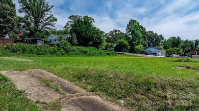 25 N Mcdowell Ave, Marion, NC 28752 - photo 2