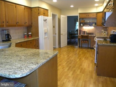 425 Country Club Rd, Phoenixville, PA 19460 - photo 6