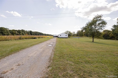 View of dirt / gravel driveway