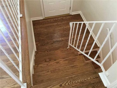 Entry/Foyer.