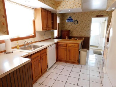 1237 Trapps Ln, Allentown, PA 18103 - photo 4