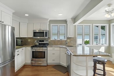 84 S Border Rd, Medford, MA 02155 - photo 2