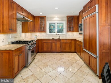 6805 Tulip Hill Terrace, Bethesda, MD 20816 - photo 4