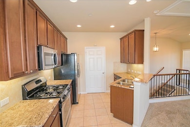 Kitchen with appliances with stainless steel fini