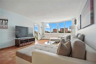 1170 NE 191st St unit 21, Miami, FL 33179 - photo 3