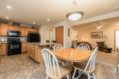 3034 Riviera St SW unit A, Cedar Rapids, IA 52404 - photo 5