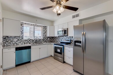 10433 W Caron Dr, Sun City, AZ 85351 - photo 7