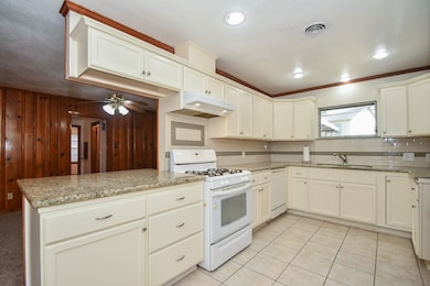 827 Judiway St, Houston, TX 77018 - photo 3