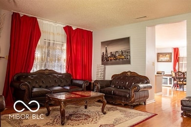 10105 Yosemite Ln, Indianapolis, IN 46234 - photo 3