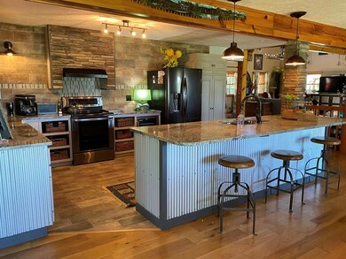 Updated kitchen w/island